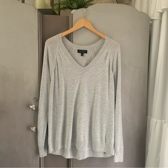 Banana Republic Light Gray V-Neck Sweater - Picture 1 of 6